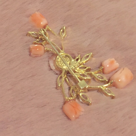 [SOLD] 3/$20 VINTAGE ROSE BROOCH - Picture 3 of 6